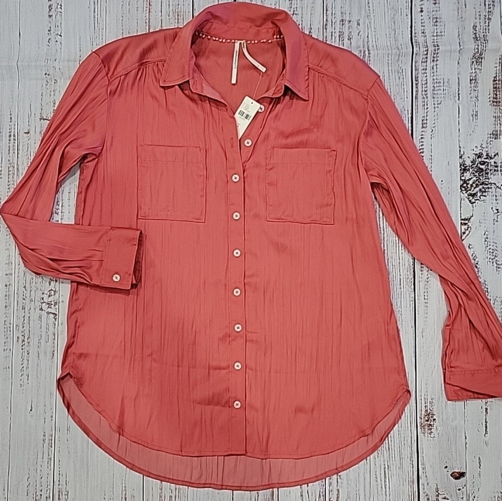 By Anthropologie Relaxed Buttondown Shirt in Rose - Picture 2 of 7